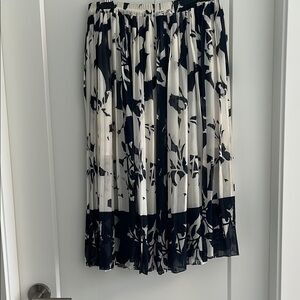 Club Monaco Navy and Cream Floral Silk Skirt